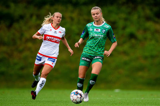 Lisa Naalsund of Sandviken and Mille Aune of Klepp