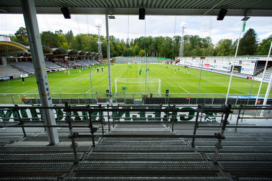En tom supporterläktare