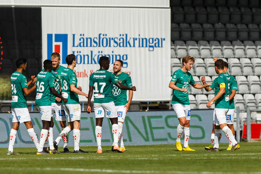 Jönköpings Jesper Svensson jublar med lagkamrater