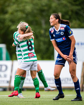 Sara Margrethe Hoftun Bjerksæter of KIL/Hemne celebrates