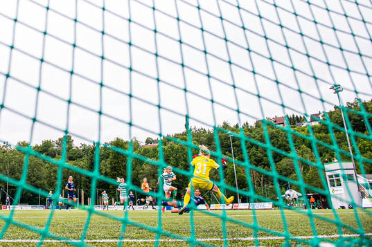 Sara Margrethe Hoftun Bjerksæter of KIL/Hemne scores the