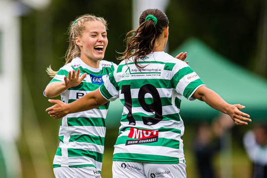 Sara Margrethe Hoftun Bjerksæter of KIL/Hemne celebrates