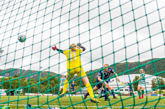Sara Margrethe Hoftun Bjerksæter of KIL/Hemne scores the