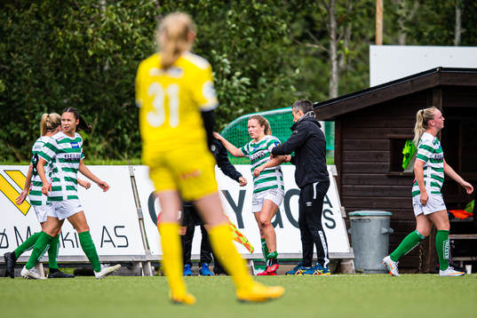 Maren Volden Snekvikof KIL/Hemne leaves the pitch with an