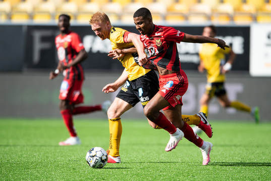 Elfsborgs Sivert Heltne Nilsen och Östersunds Nebiyou Perry