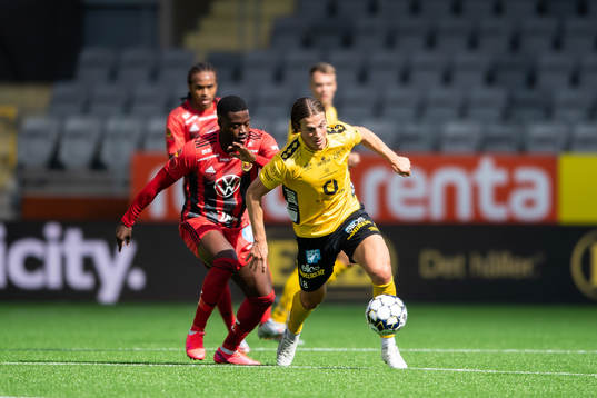 Elfsborgs Simon Olsson och Östersunds Isak Ssewankambo