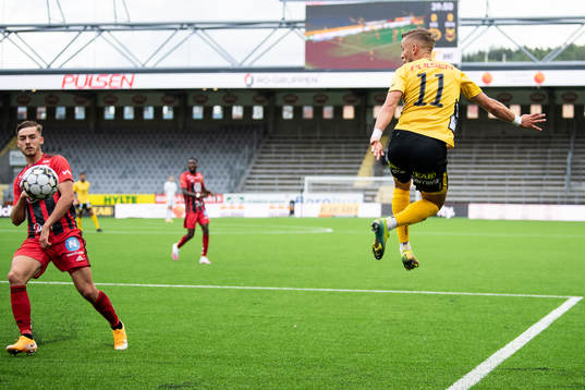 Elfsborgs Jesper Karlsson konstpassar och Östersunds
