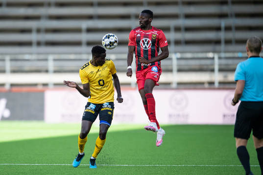 Elfsborgs Joseph Okumu och Östersunds Blair Turgott