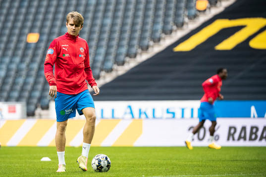 Helsingborgs Ludvig Carlius värmer upp