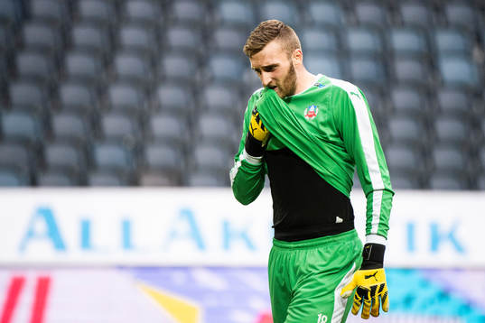 Helsingborgs målvakt Alexander Nilsson deppar