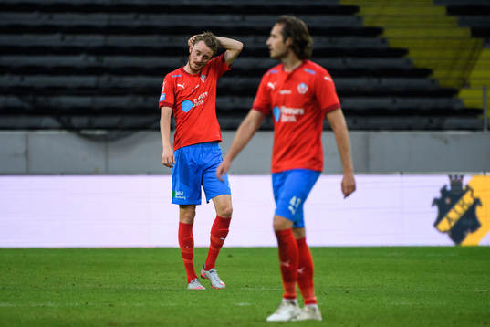 Helsingborgs Rasmus Jönsson och Mix Diskerud deppar