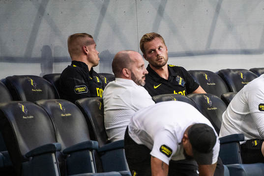 s Kolbeinn Sigthorsson och Sebastian Larsson på bänken