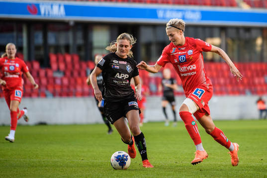 Växjös Emelie Henriksen och Linköpings Lina Hurtig