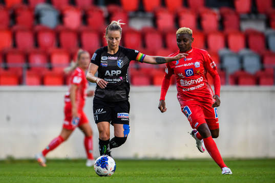 Växjös Emmi Alanen och Linköpings Uchenna Grace Kanu
