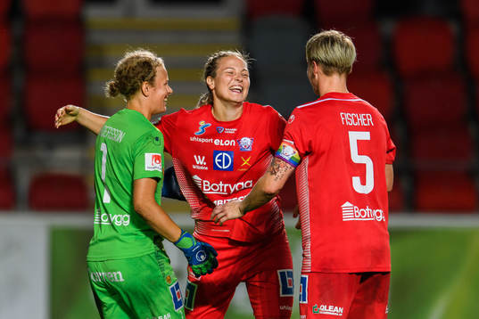 Linköpings målvakt Cajsa Andersson, Lisa Hurtig och Nilla