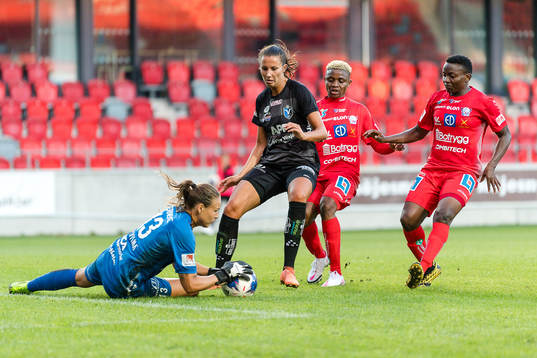 Växjös målvakt Katlynn Fraine och Nellie Karlsson när