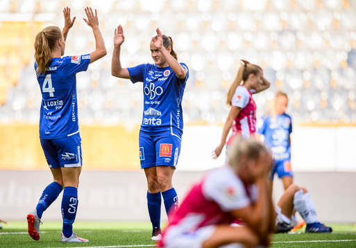 Örebros Frida Abrahamsson och Maja Regnås jubla