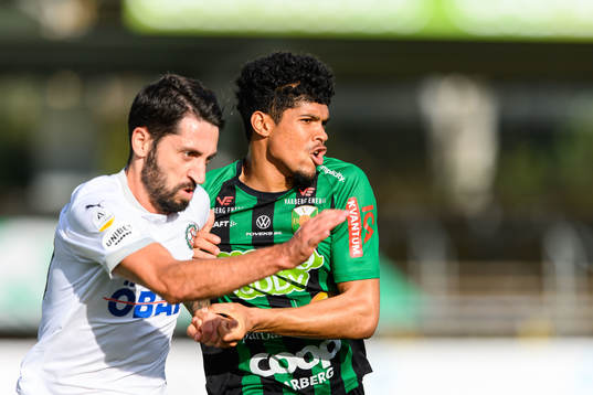 Örebros Nahir Besara och Varbergs Luke Le Roux