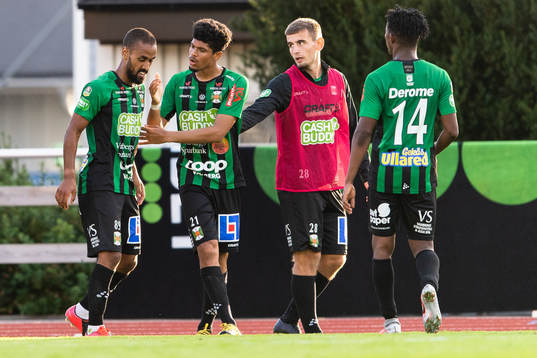 Varbergs Junes Barny jublar med lagkamrater