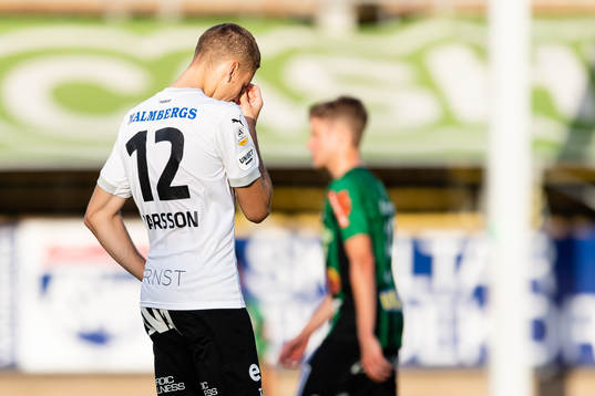 Örebros Jake Larsson deppar