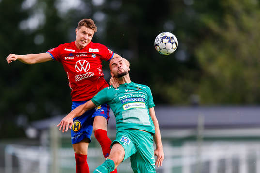 Östers Fredrik Lundgren och Ljungskiles Perparim Beqaj