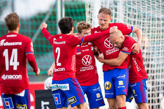 Östers Simon Alexandersson med lagkamrater