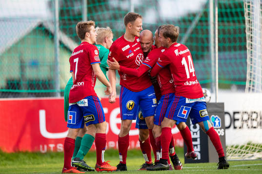 Östers Simon Alexandersson med lagkamrater