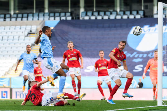 Malmö FFs Amin Sarr med en målchans