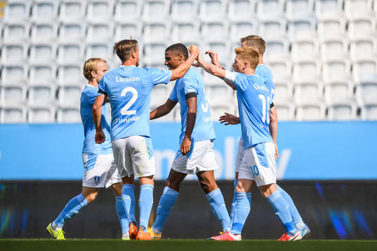 Malmö FFs Sören Rieks jublar med lagkamrater