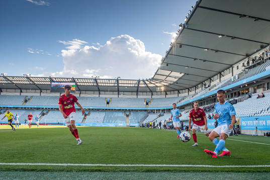 Malmö FFs Jonas Knudsen och Falkenbergs Anton Wede
