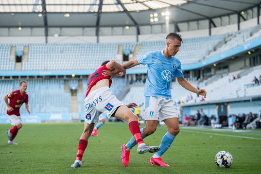 Falkenbergs Matthew Garbett och Malmö FFs Jonas Knudsen