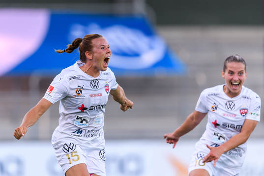 Rosengårds Jessica Samuelsson jublar med Jelena Cankovic