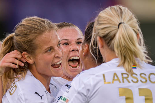 Rosengårds Jessica Samuelsson jublar med lagkamrater