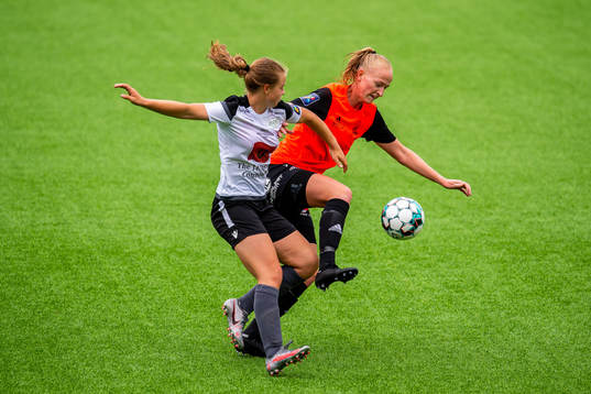 Emma Pettersen of Amazon Grimstad and Nina Vestbøstad of