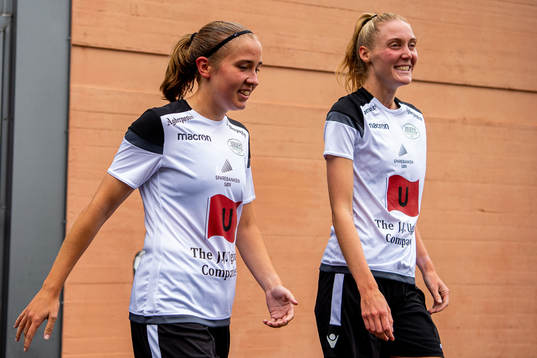 Johanna Salmijärvi and Mette Lorentzen of Amazon Grimstad
