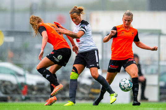 Thea Notland of Åsane, Cathrine Dyngvold of Amazon