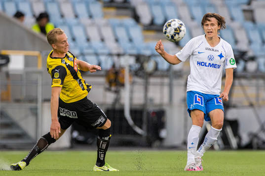 Häckens Gustav Berggren och IFK Norrköpings Simon Thern