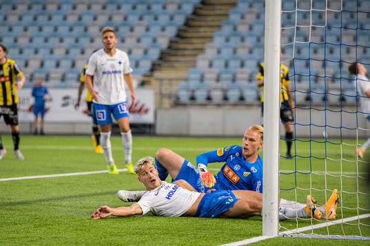 IFK Norrköpings Pontus Almqvist och Häckens målvakt