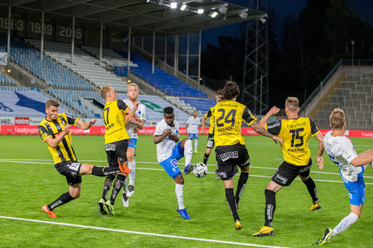 IFK Norrköpings Maic Sema oroar mot Häckens försvar
