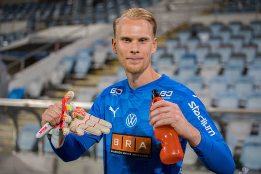 Häckens målvakt Pontus Dahlberg jublar