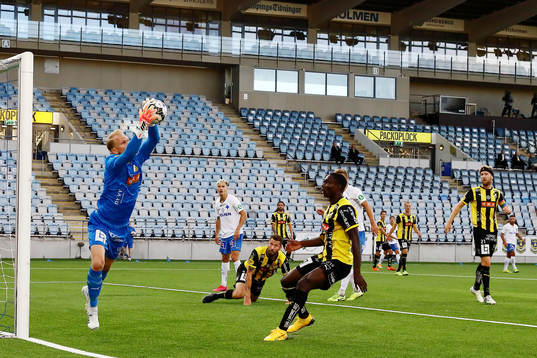 Räddning av Häckens målvakt Pontus Dahlberg