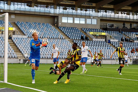 Räddning av Häckens målvakt Pontus Dahlberg