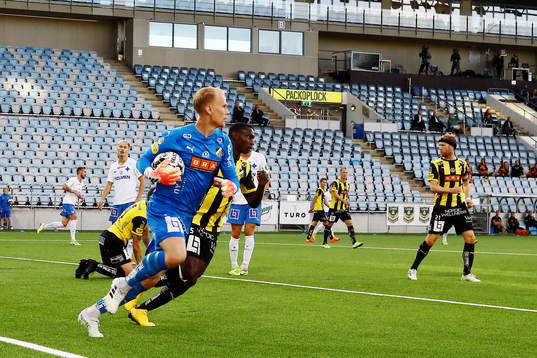 Räddning av Häckens målvakt Pontus Dahlberg