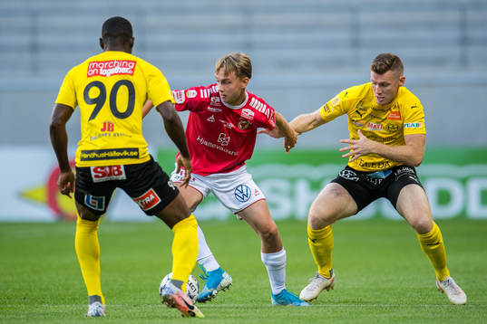 Kalmars Isak Magnusson och Mjällbys Viktor Agardius