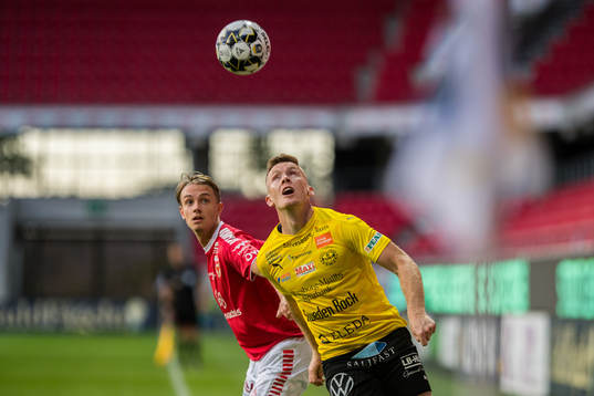 Mjällbys Viktor Agardius och Kalmars Isak Magnusson