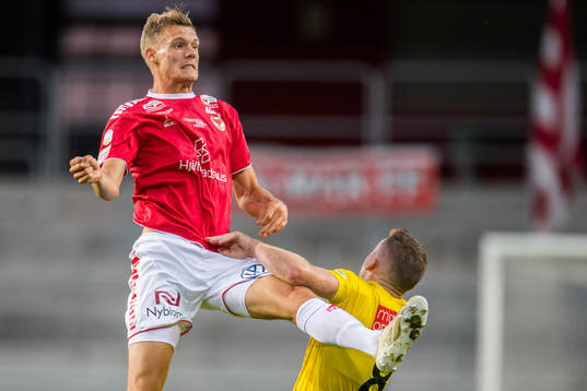 Kalmars Svante Ingelsson och Mjällbys Viktor Agardius