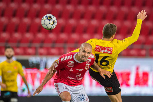 Kalmars Douglas Bergqvist och Mjällbys Jacob Bergström