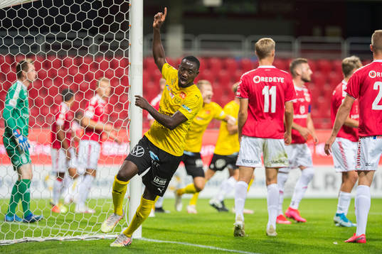 Mjällbys Moses Ogbu jublar