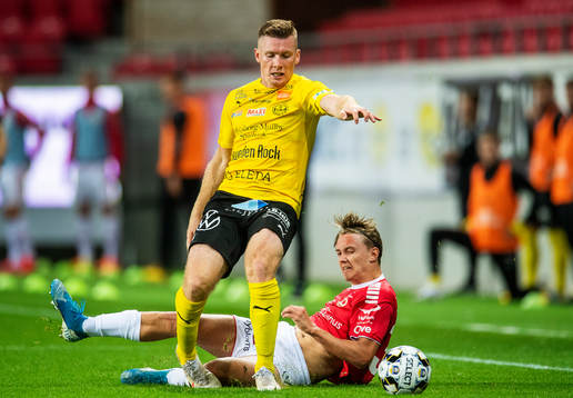 Kalmars Isak Magnusson och Mjällbys Viktor Agardius