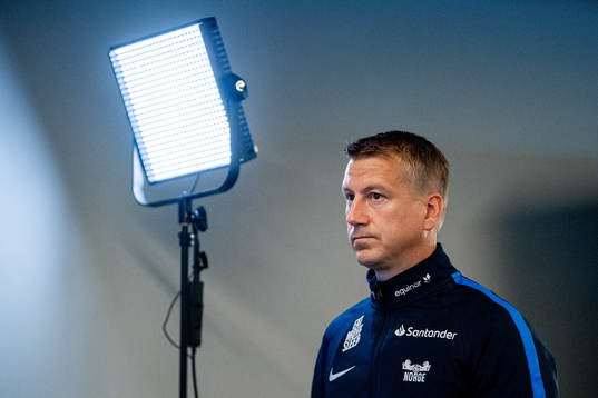 Leif Gunnar Smerud, head coach of Norway U21, presents the